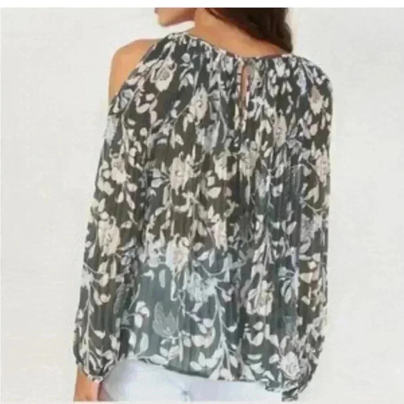 LC Lauren Conrad Cold Shoulder Floral Top like new size Small like new - Picture 2 of 7